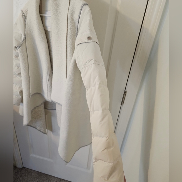 Sosken white wool fleece/down puffer wrap size S - Picture 2 of 12